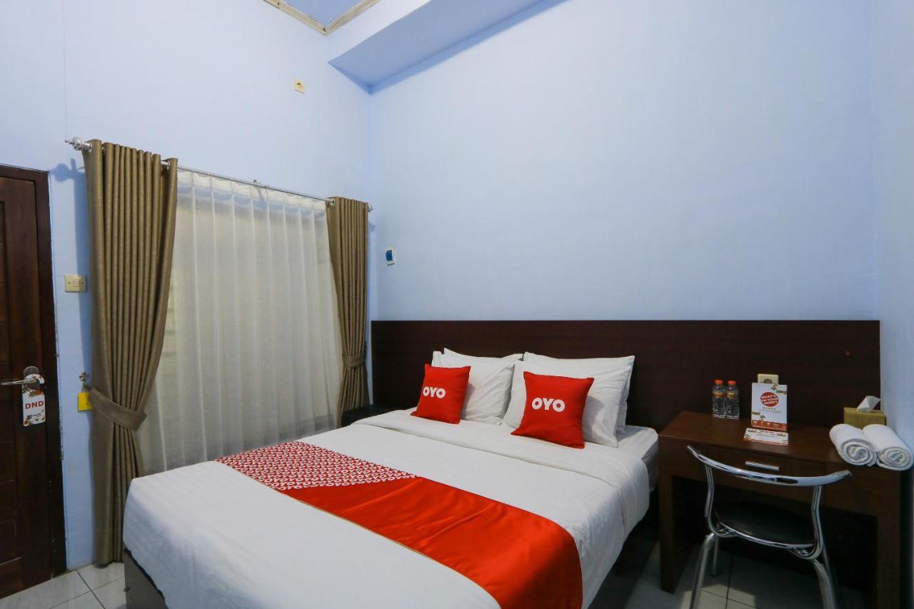 Hotel Oyo 2453 Artha Graha Vip à Banyuwangi  Extérieur photo