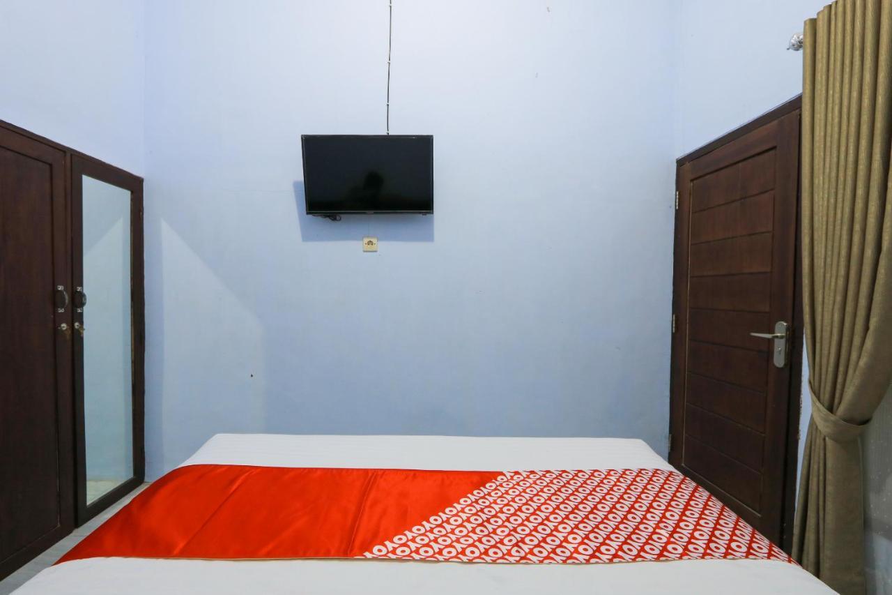 Hotel Oyo 2453 Artha Graha Vip à Banyuwangi  Extérieur photo