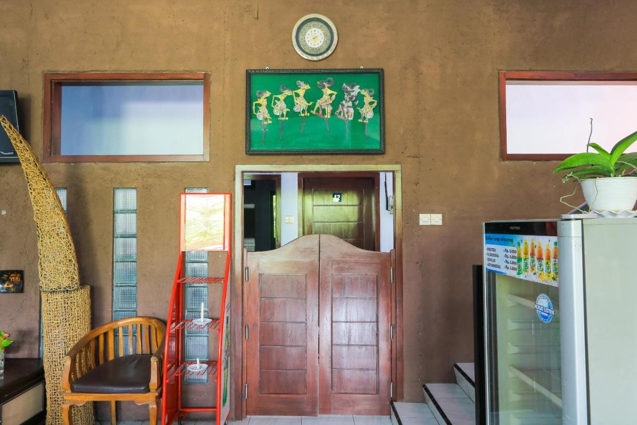 Hotel Oyo 2453 Artha Graha Vip à Banyuwangi  Extérieur photo