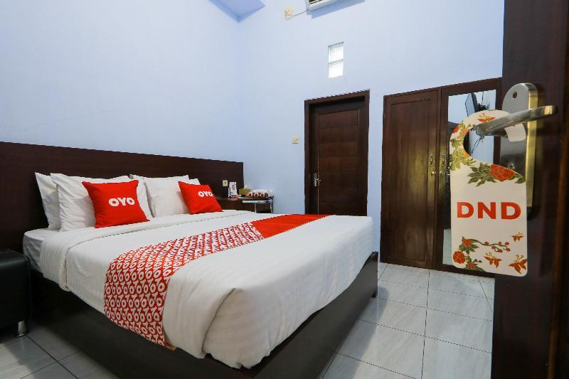 Hotel Oyo 2453 Artha Graha Vip à Banyuwangi  Extérieur photo
