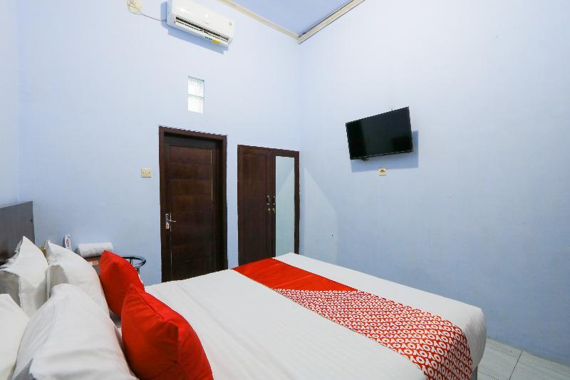 Hotel Oyo 2453 Artha Graha Vip à Banyuwangi  Extérieur photo